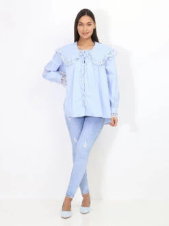 Chemisier à Col Claudine Brodé -Chemisier Gilet Soldes Boutique W11 H7692 LTBLU 4