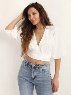 Crop Top Plissé à Manches Ballons. -Chemisier Gilet Soldes Boutique W18 15241 WHT 4